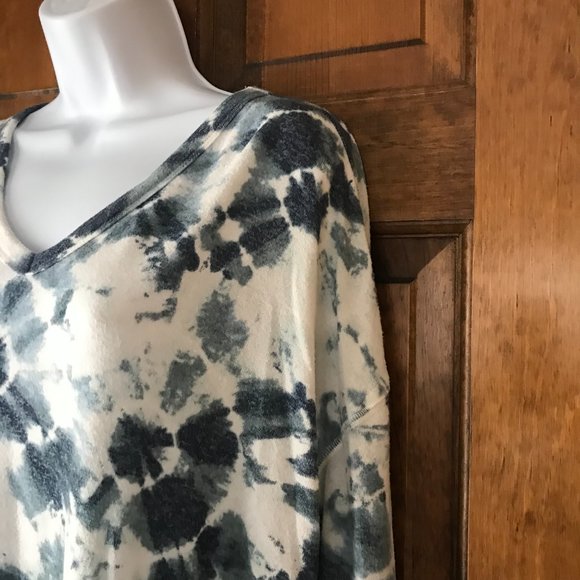 Old Navy White with Navy Tie-Dye V-Neck Pullover Sweater Medium - Picture 4 of 11